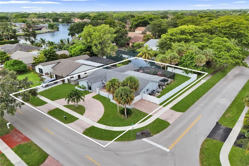 1221 NW 78th Ave, Plantation FL 33322