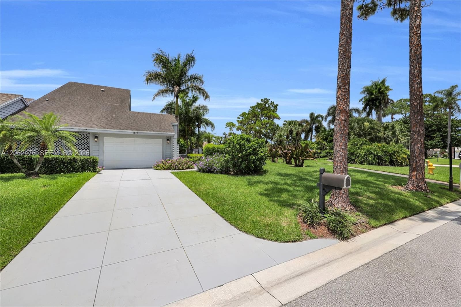 6879 Palm Grove Ct, Palm Beach Gardens FL 33418 - Palm Beach Gardens, FL - Photo 1