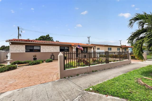 910 W 37th St, Hialeah FL 33012 - Hialeah, FL - Photo 4