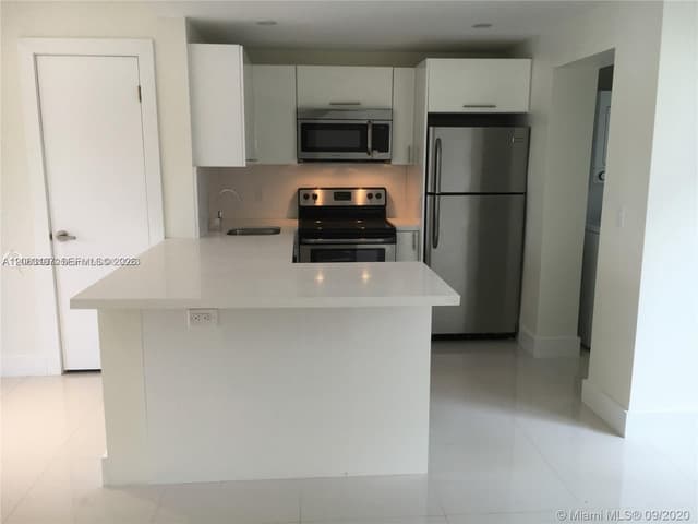 1620 Bay Rd, Miami Beach FL 33139 - Miami Beach, FL - Photo 4