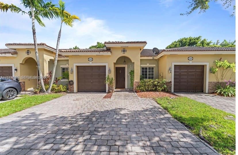 3220 NE 11th Dr, Homestead FL 33033