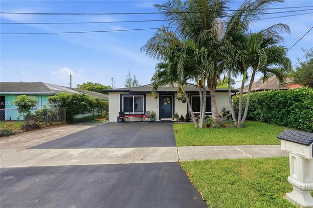 266 SW 7th Ct, Deerfield Beach FL 33441 - Deerfield Beach, FL - Photo 2