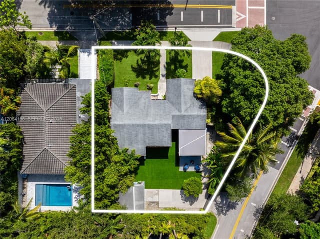 902 NW 10th Ct, Miami FL 33136 - Miami, FL - Photo 2