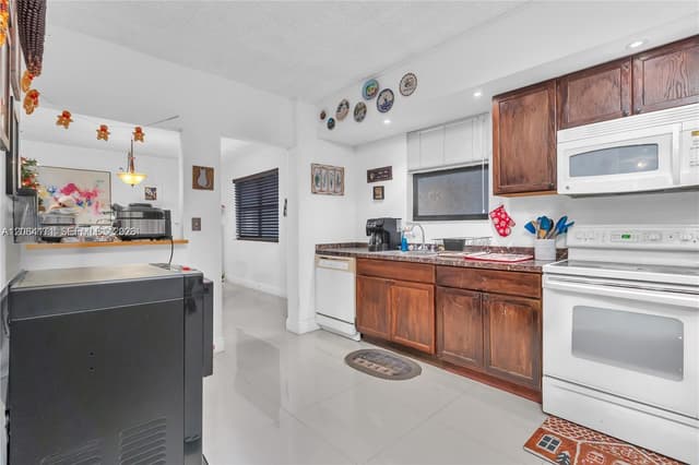 491 Ives Dairy Rd # 5, Miami FL 33179 - Miami, FL - Photo 5