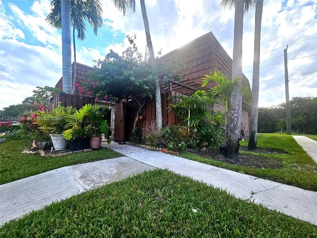 1201 SW 120th Way, Davie FL 33325 - Davie, FL - Photo 3
