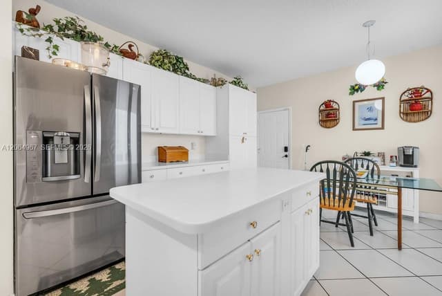 15887 NW 11th St, Pembroke Pines FL 33028 - Pembroke Pines, FL - Photo 4