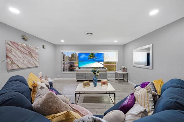 912 NE 9th Ct, Pompano Beach FL 33060 - Pompano Beach, FL - Photo 2