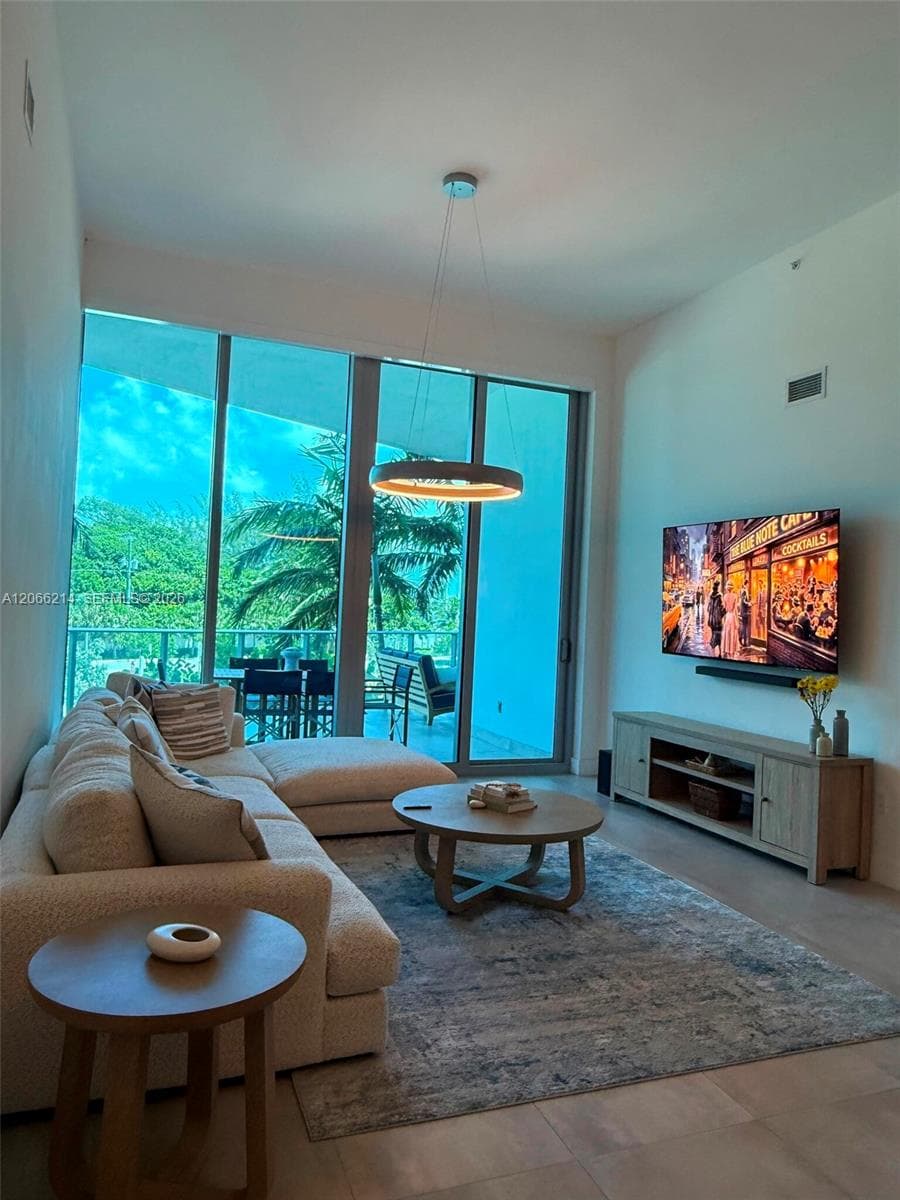 701 N Fort Lauderdale Blvd # 214, Fort Lauderdale FL 33304 - Fort Lauderdale, FL - Photo 1