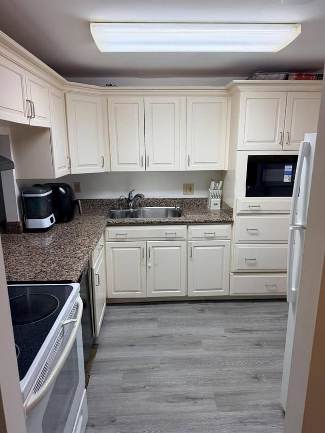 480 EXECUTIVE CENTER Drive # 3H, West Palm Beach FL 33401 - West Palm Beach, FL - Photo 3