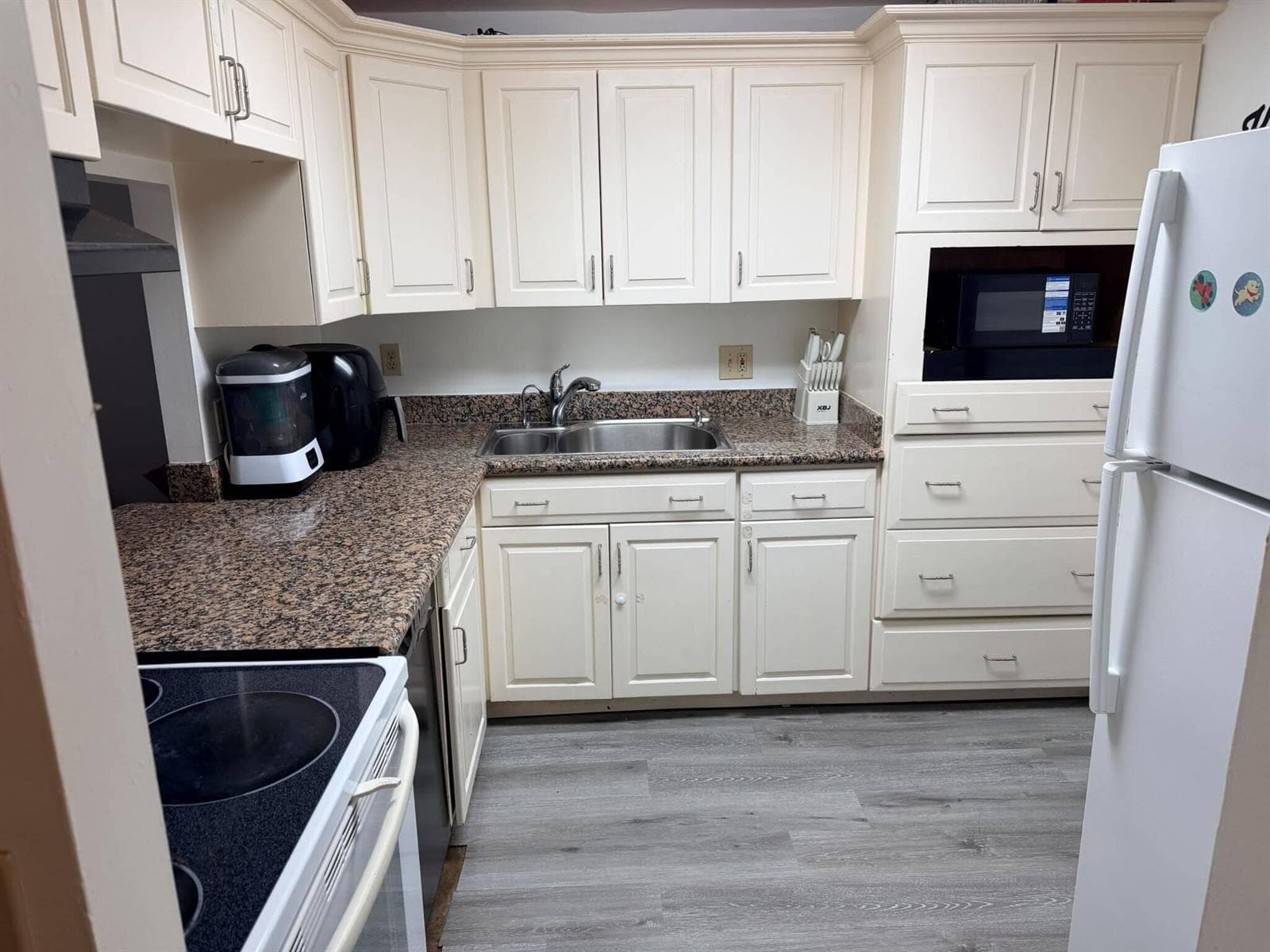 480 EXECUTIVE CENTER Drive # 3H, West Palm Beach FL 33401 - West Palm Beach, FL - Photo 1