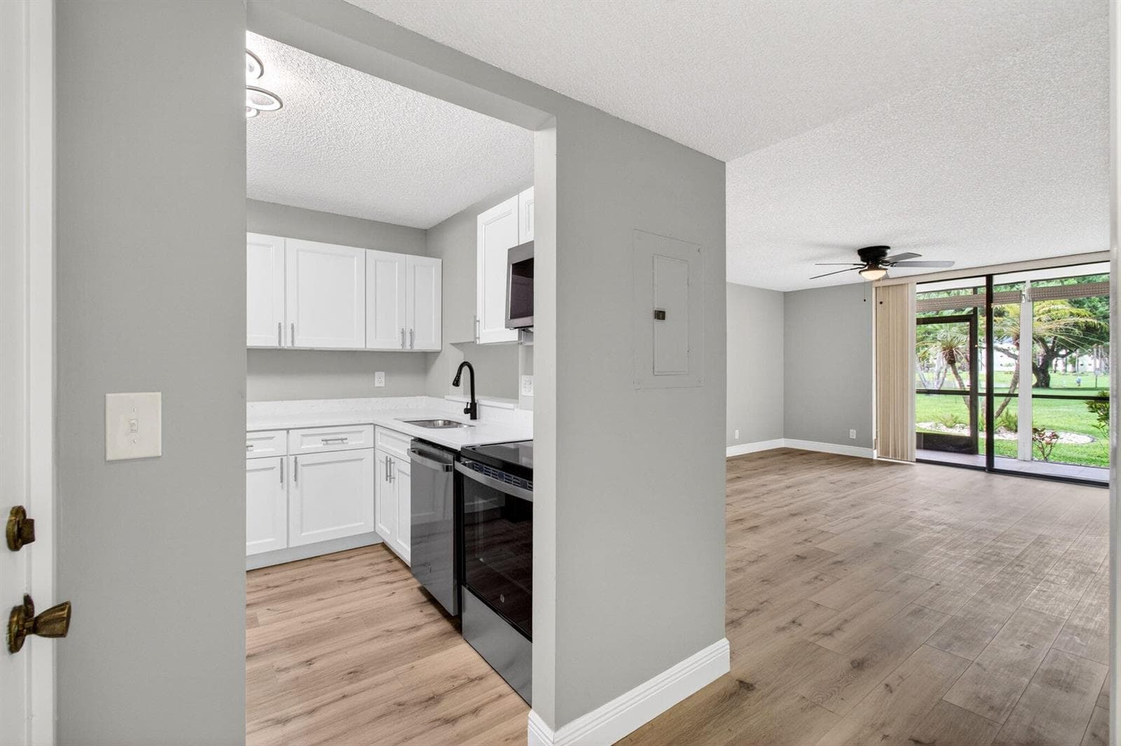5340 Las Verdes Cr Las Verdes Circle # 109, Delray Beach FL 33484 - Delray Beach, FL - Photo 1