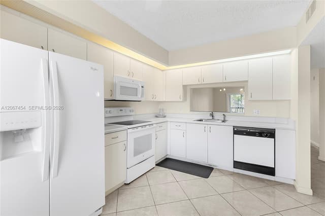 13705 SW 12th St # 208B, Pembroke Pines FL 33027 - Pembroke Pines, FL - Photo 4