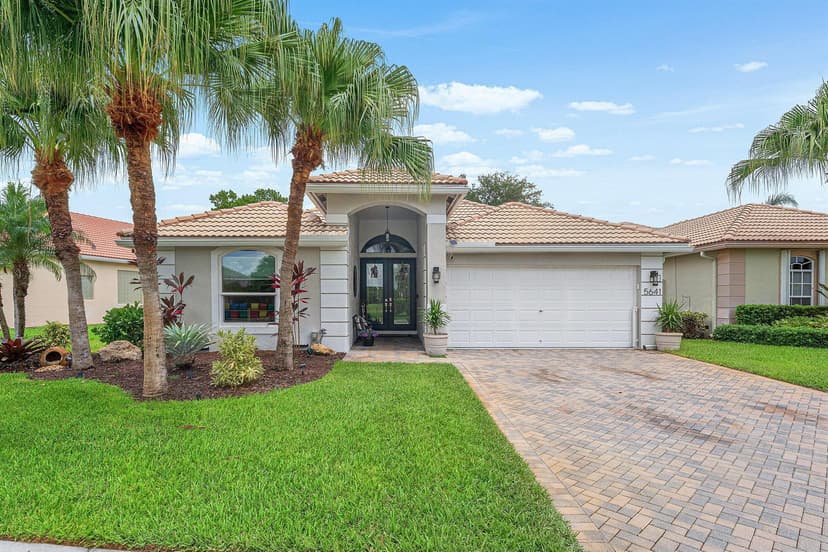 5641 FOUNTAINS Drive S # 5641, Lake Worth FL 33467