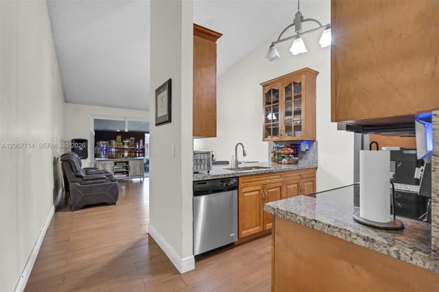 6760 NW 186th Ter, Hialeah FL 33015 - Hialeah, FL - Photo 6