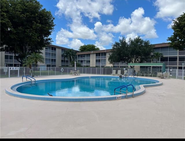400 VILLAGE GREEN Circle W # 205, Palm Springs FL 33461 - Palm Springs, FL - Photo 2