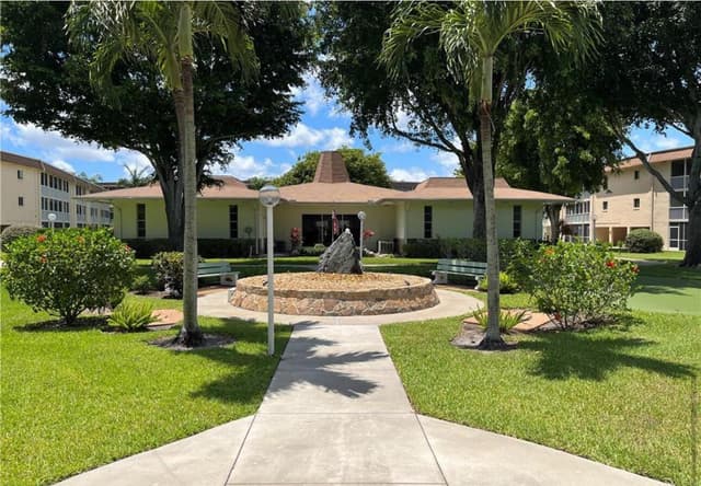 400 VILLAGE GREEN Circle W # 205, Palm Springs FL 33461 - Palm Springs, FL - Photo 3