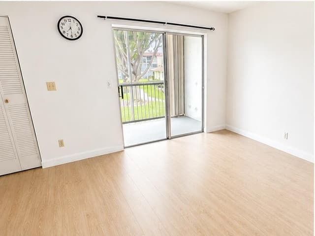 400 VILLAGE GREEN Circle W # 205, Palm Springs FL 33461 - Palm Springs, FL - Photo 5