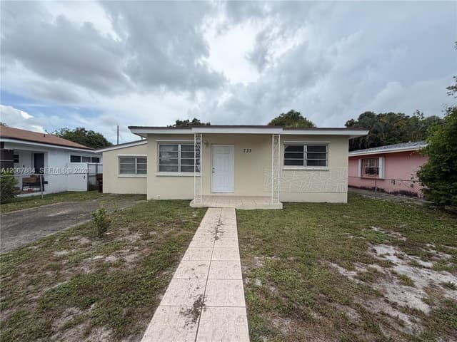 733 W 35th St, Hialeah FL 33012 - Hialeah, FL - Photo 2