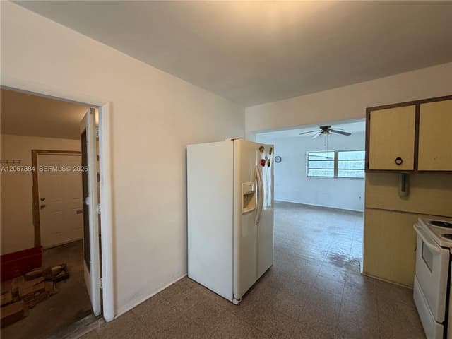 733 W 35th St, Hialeah FL 33012 - Hialeah, FL - Photo 6