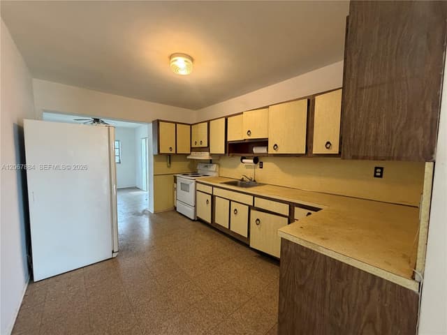733 W 35th St, Hialeah FL 33012 - Hialeah, FL - Photo 7