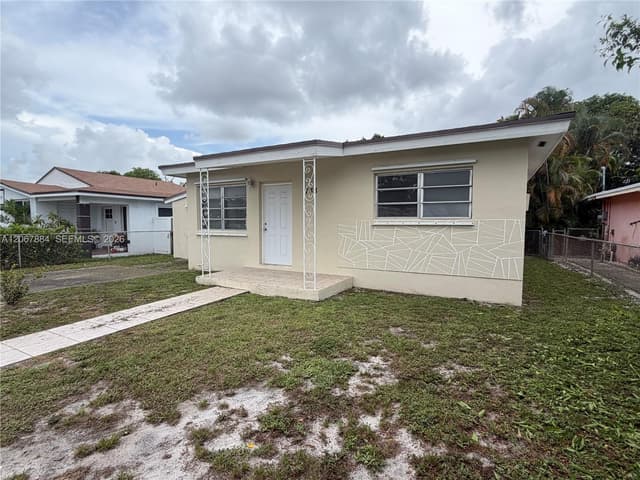 733 W 35th St, Hialeah FL 33012 - Hialeah, FL - Photo 3