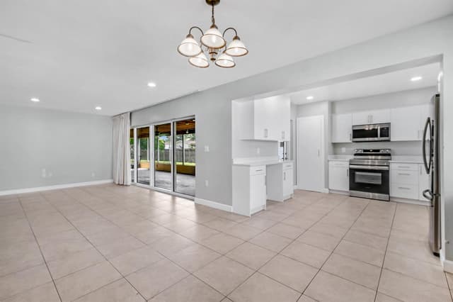 6760 SW 11TH Street, Pembroke Pines FL 33023 - Pembroke Pines, FL - Photo 7