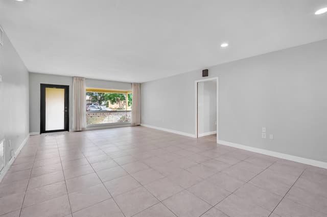 6760 SW 11TH Street, Pembroke Pines FL 33023 - Pembroke Pines, FL - Photo 4