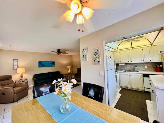 437 Chatham U, West Palm Beach FL 33417 - West Palm Beach, FL - Photo 3