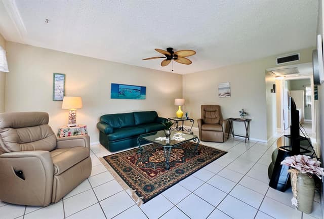 437 Chatham U, West Palm Beach FL 33417 - West Palm Beach, FL - Photo 4