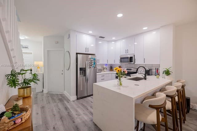 12171 SW 4th St, Pembroke Pines FL 33025 - Pembroke Pines, FL - Photo 6