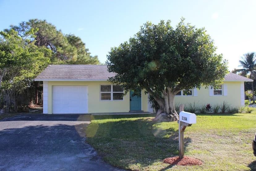 2104 NE 1ST Court, Boynton Beach FL 33435