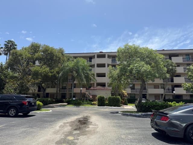 2766 S CARAMBOLA Circle S # 406, Coconut Creek FL 33066 - Coconut Creek, FL - Photo 2