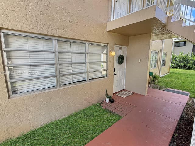 10056 Twin Lakes Dr # D, Coral Springs FL 33071 - Coral Springs, FL - Photo 2