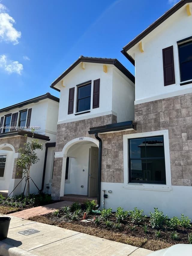 3382 W 114th Ter, Hialeah FL 33018 - Hialeah, FL - Photo 2