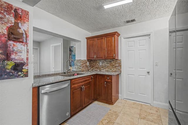 6001 NW 66th Ter, Tamarac FL 33321 - Tamarac, FL - Photo 6
