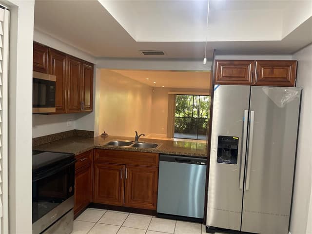 8843 SPRINGTREE LAKES Drive, Sunrise FL 33351 - Sunrise, FL - Photo 7