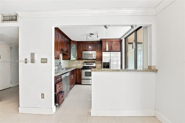 661 NE 195th St # 104, Miami FL 33179 - Miami, FL - Photo 5