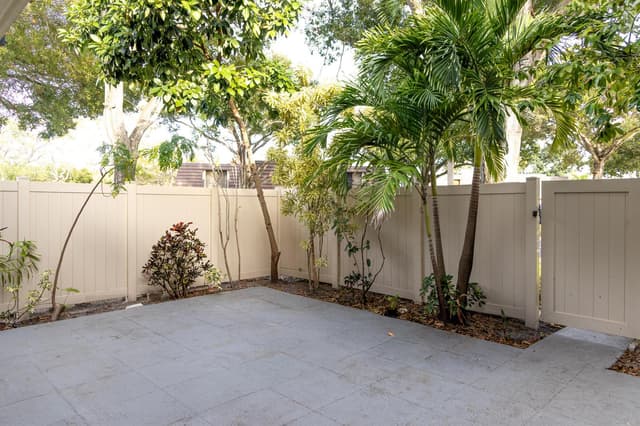 7406 74TH Way, West Palm Beach FL 33407 - West Palm Beach, FL - Photo 6