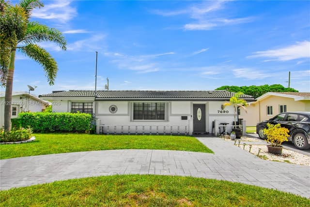 7690 NW 16th Ct, Pembroke Pines FL 33024 - Pembroke Pines, FL - Photo 2