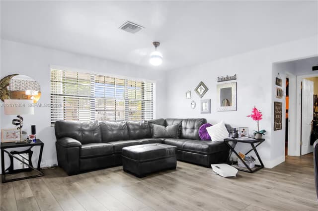 7690 NW 16th Ct, Pembroke Pines FL 33024 - Pembroke Pines, FL - Photo 6
