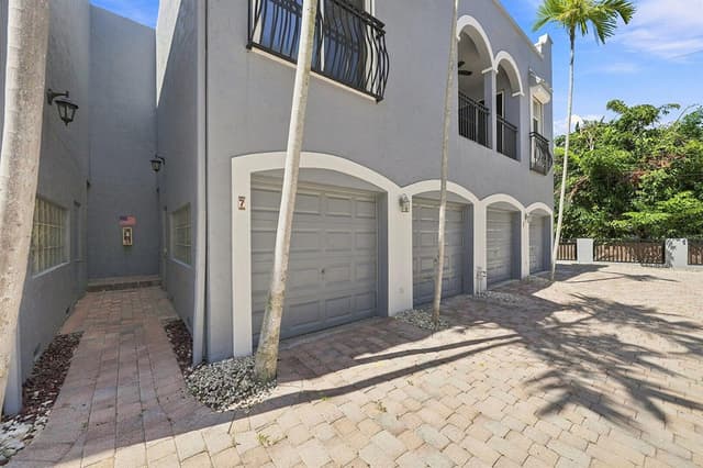 4619 Poinciana Street # 7A, Lauderdale By The Sea FL 33308 - Lauderdale By The Sea, FL - Photo 4