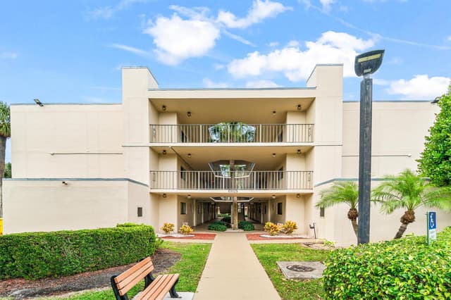 5370 LAS VERDES Circle # 209, Delray Beach FL 33484 - Delray Beach, FL - Photo 4