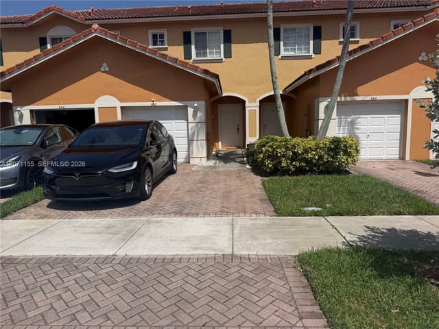 550 Saint Tropez Ln, Margate FL 33068 - Margate, FL - Photo 2