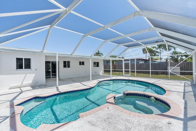 1400 NE 42nd Court, Oakland Park FL 33334 - Oakland Park, FL - Photo 3