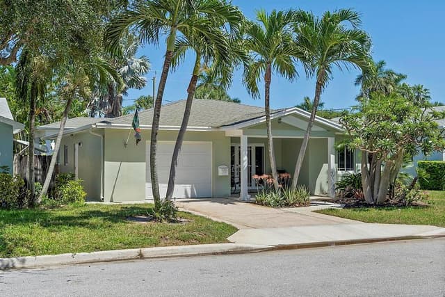 1106 N LAKESIDE Drive, FL 33460 - Photo 2