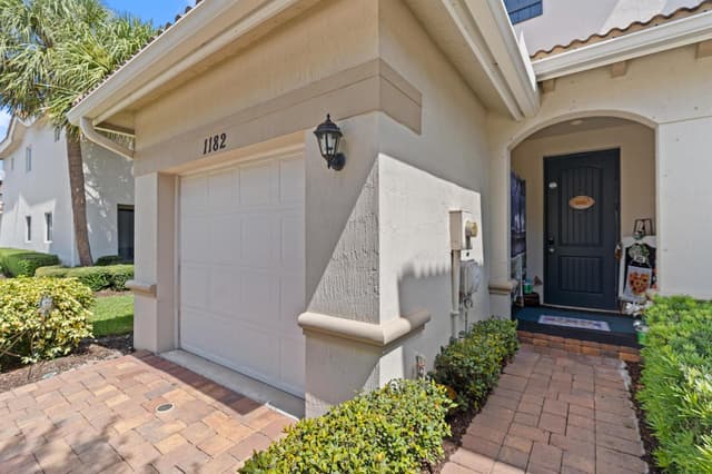 1182 Paisley Court, Lake Worth FL 33461 - Lake Worth, FL - Photo 2
