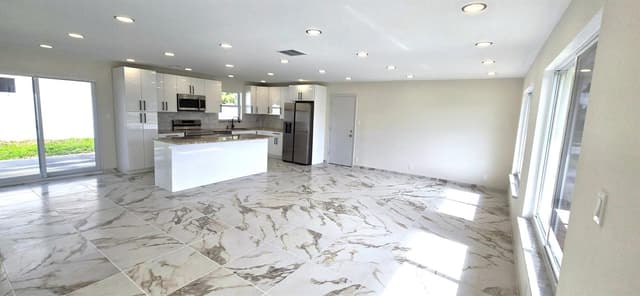 303 SW 33RD Terrace, Deerfield Beach FL 33442 - Deerfield Beach, FL - Photo 2
