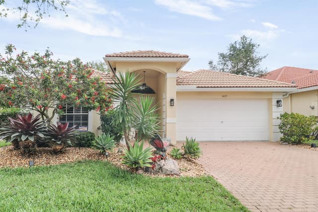 5671 S FOUNTAINS Drive S, Lake Worth FL 33467 - Lake Worth, FL - Photo 2