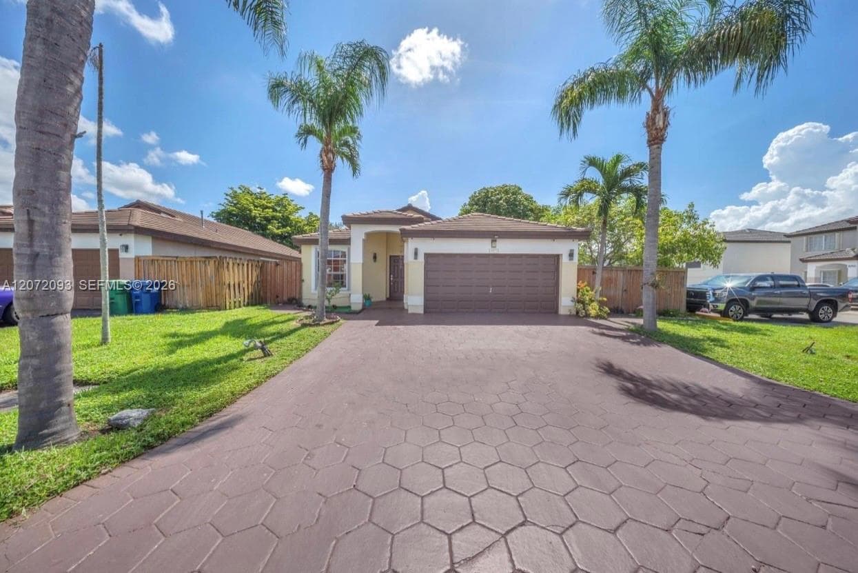 19573 NW 82nd Pl, Hialeah FL 33015 - Hialeah, FL - Photo 1