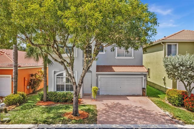 7654 NW 21st Dr, Pembroke Pines FL 33024 - Pembroke Pines, FL - Photo 2